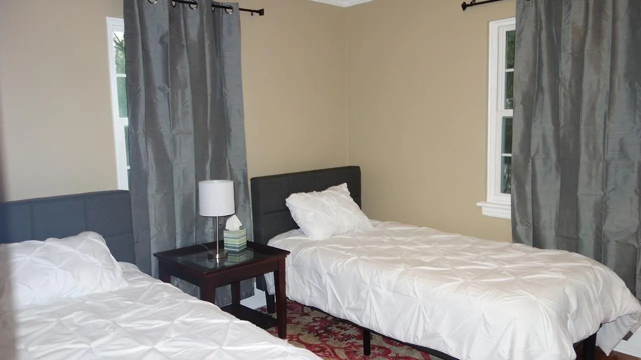 The Right Side Duplex Apartment Charlotte 0*,